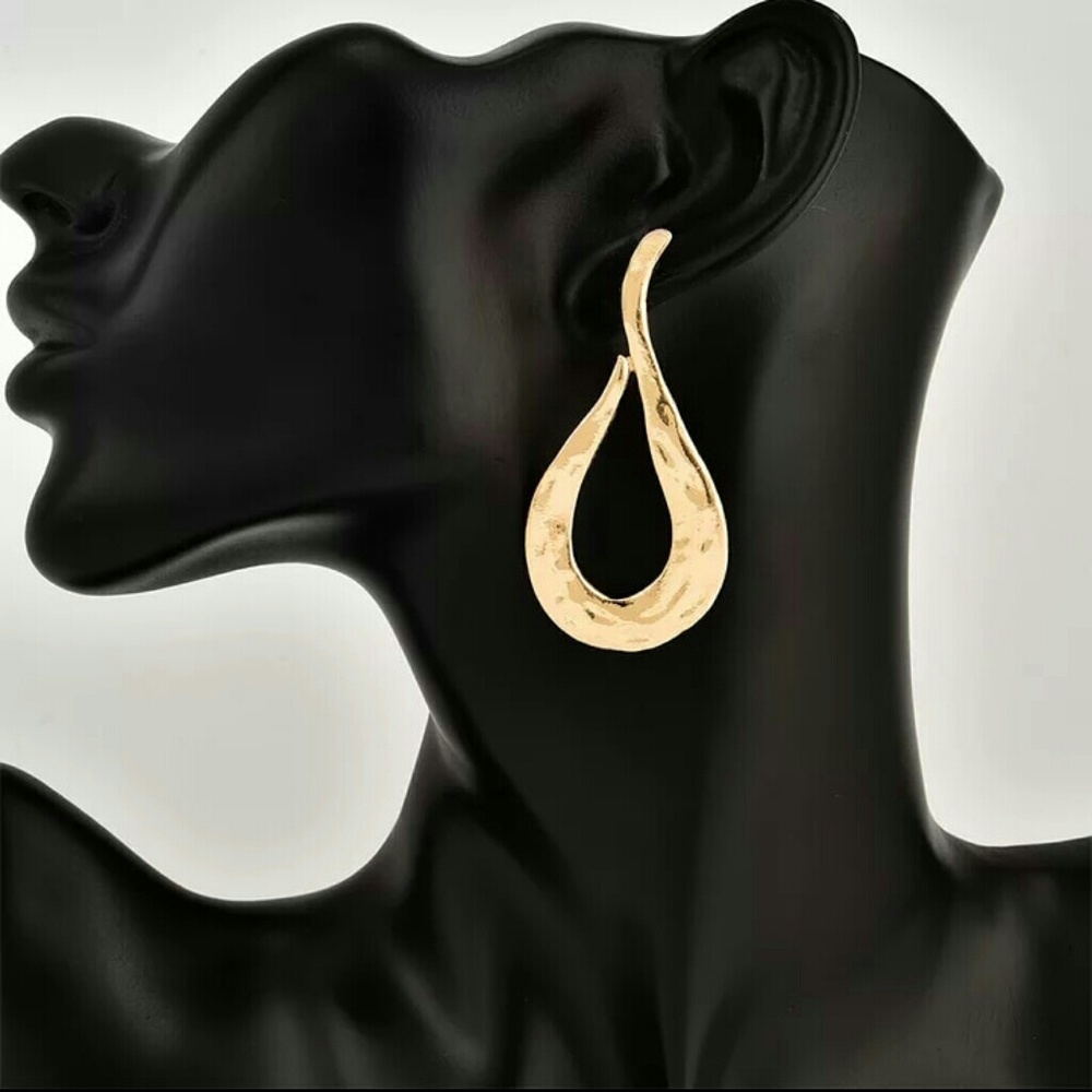 STUNNING DROP EARRINGS